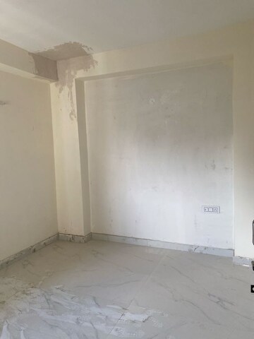 Room in 2 BHK Builder Floor at Sunshine Apartments Sector 73, Sector 73 – for Sale