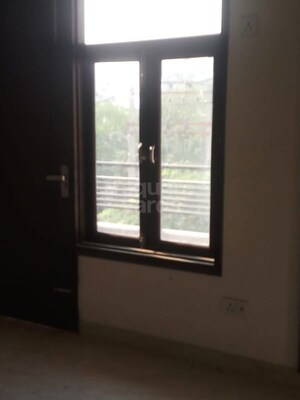 Room in 3 BHK Builder Floor at Chattarpur – for Rent