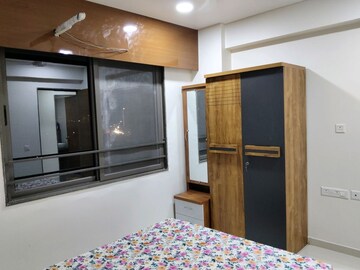 Room in 3 BHK Apartment at Naranpura – for Rent