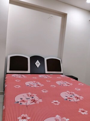 Bedroom in 3 BHK Apartment at Naranpura – for Rent