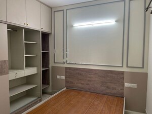 Room in 3 BHK Apartment at Prestige Finsbury Park Hyde, Bagaluru – for Rent