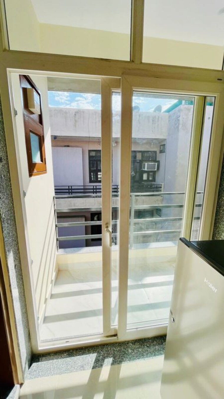Balcony, sector 23a 1 Bedroom 500 Sq.Ft. Independent House In Sector 23a Gurgaon 9959852