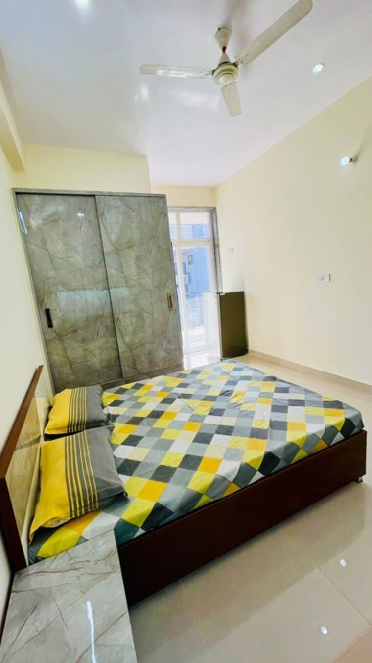 Bedroom, sector 23a 1 Bedroom 500 Sq.Ft. Independent House In Sector 23a Gurgaon 9959852