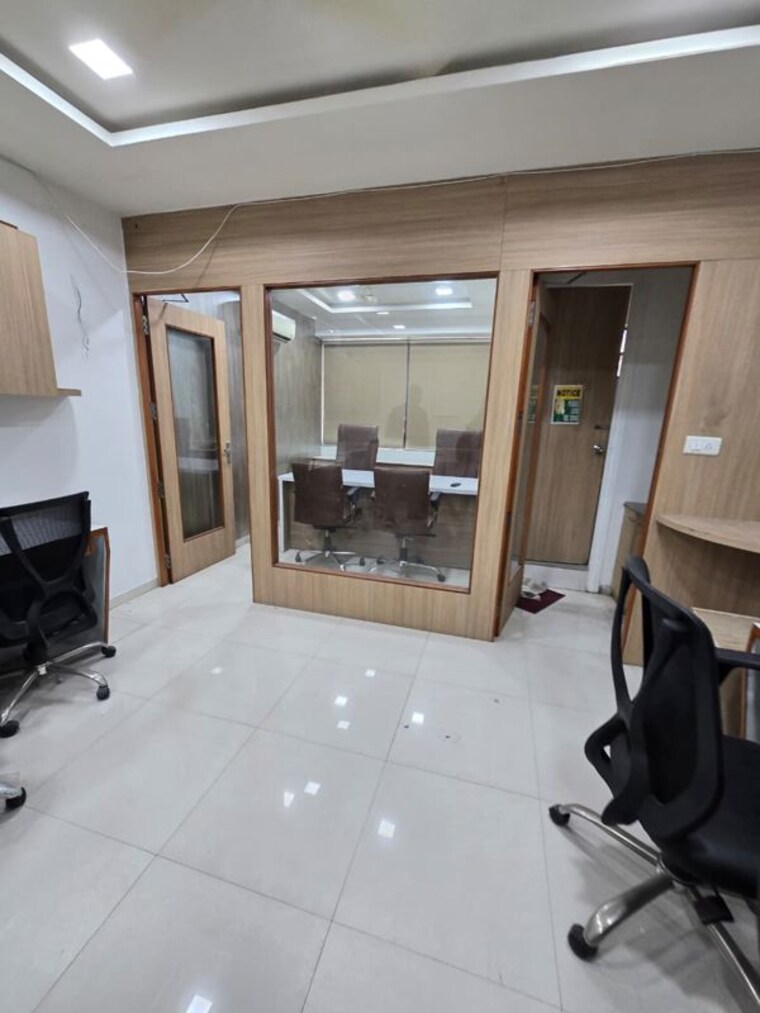 Team Area, science city Commercial Office Space 705 Sq.Ft. In Science City Ahmedabad 9959860
