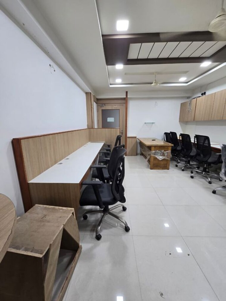 Team Area, science city Commercial Office Space 705 Sq.Ft. In Science City Ahmedabad 9959860