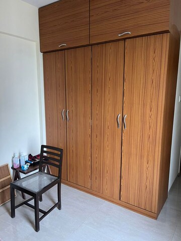 Furnished Amenities in 3 BHK Apartment at Sewri – for Rent