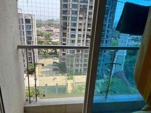 Swimming Pool in 3 BHK Apartment at Sewri – for Rent