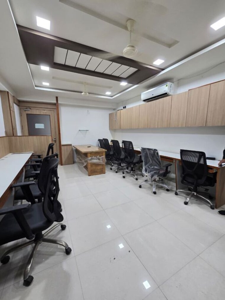 Team Area, science city Commercial Office Space 705 Sq.Ft. In Science City Ahmedabad 9959912