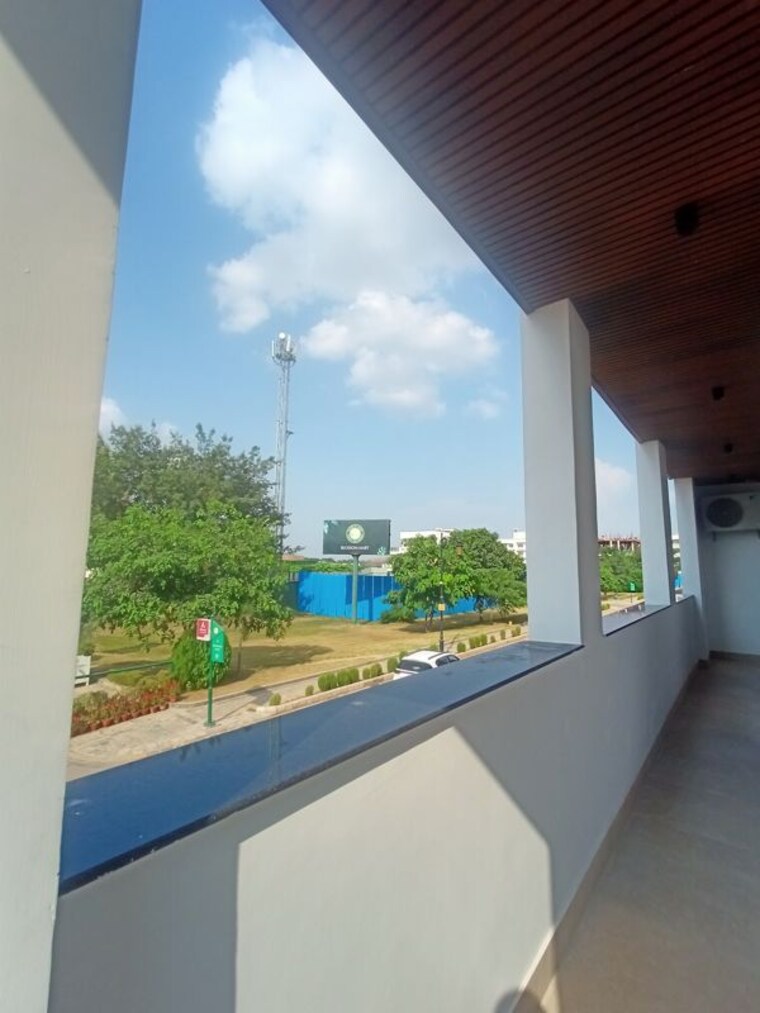 Swimming Pool, central-park-flower-valley 4 Bedroom 300 Sq.Yd. Builder Floor In Sohna Sector 33 Gurgaon 9960006