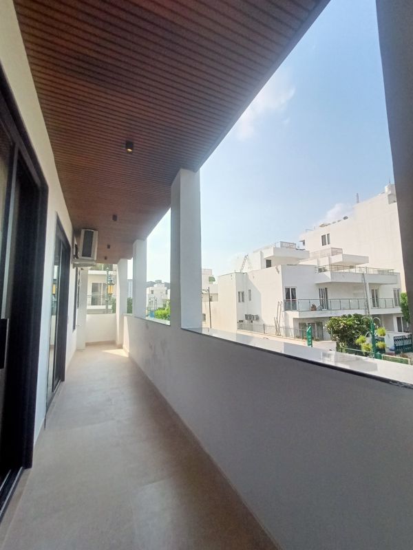 4 BHK + Servant Room 300 Sq.Yd. Builder Floor in Central Park Flower Valley