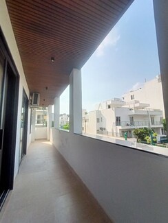 4 BHK + Servant Room Builder Floor For Sale in Central Park Flower Valley