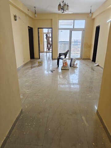 Room in 3 BHK Apartment at Rishabh Hindon Green Valley, Ahinsa Khand 2 – for Rent