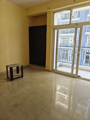 Room in 3 BHK Apartment at Rishabh Hindon Green Valley, Ahinsa Khand 2 – for Rent