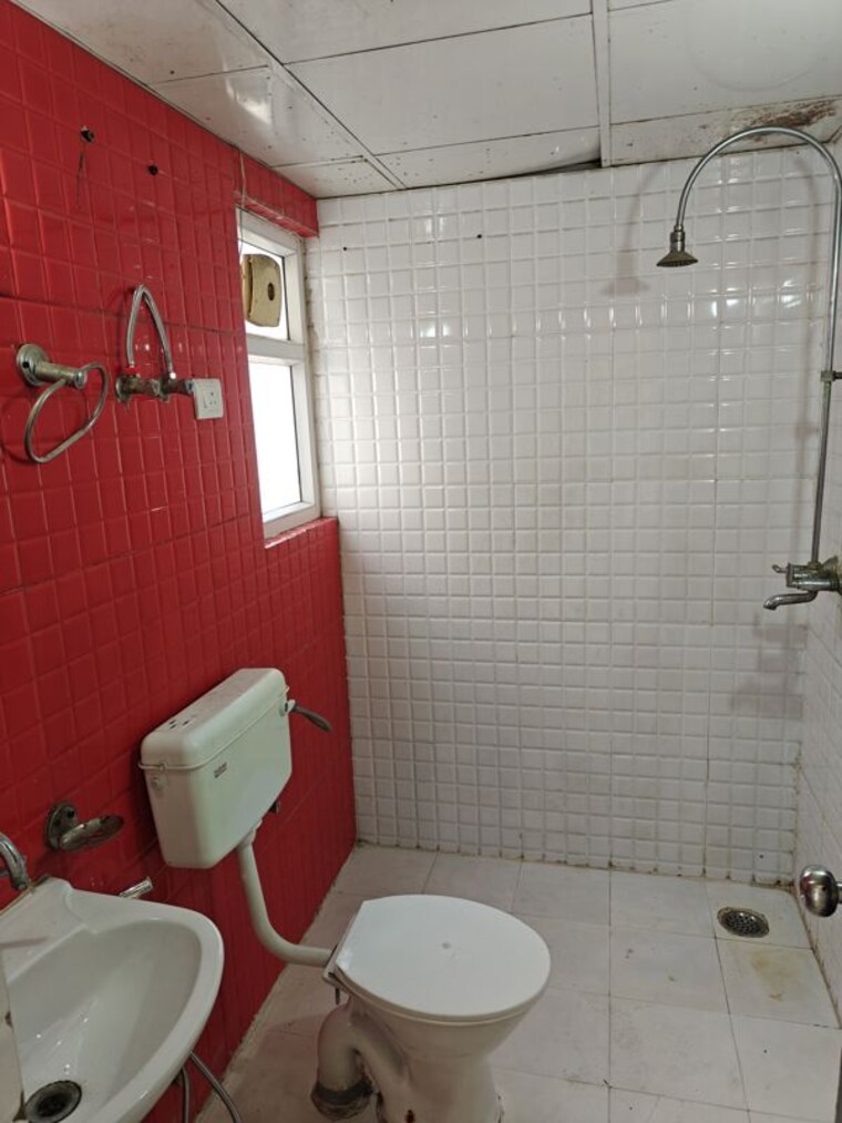 Bathroom, rishabh-hindon-green-valley 3 Bedroom 1476 Sq.Ft. Apartment In Ahinsa Khand 2 Ghaziabad 9960094