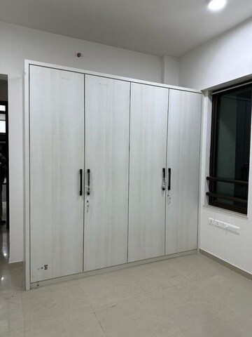 Room in 3 BHK Apartment at Celestia Spaces, Parel – for Rent