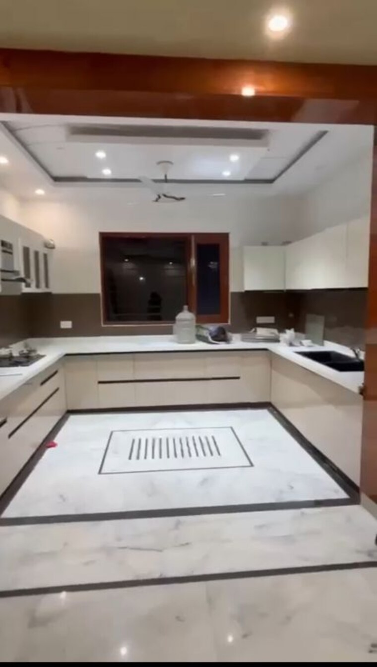 Kitchen, sector 9 4 Bedroom 550 Sq.Yd. Builder Floor In Sector 9 Faridabad 9960274