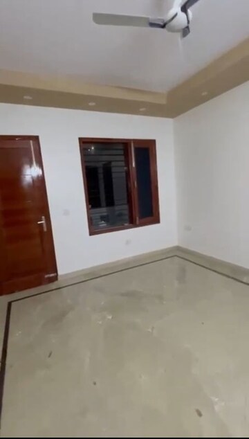 Room in 4 BHK Builder Floor at Sector 9 – for Sale