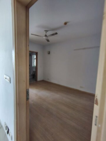 Room in 3 BHK Apartment at Mapsko Casa Bella-Apartments, Sector 82 – for Rent