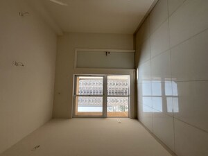 Room in 2 BHK Apartment at Godrej Green Vistas, Mahalunge – for Rent