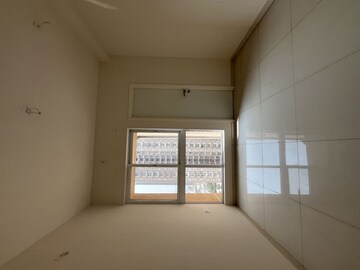 Room in 2 BHK Apartment at Godrej Green Vistas, Mahalunge – for Rent