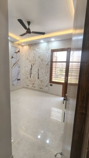 Room in 3 BHK Builder Floor at RPS Palm Drive, Sector 88 – for Sale