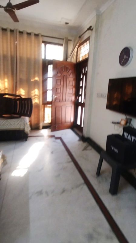 5 BHK + Servant Room,Extra Room,Basement Independent House For Sale in Sector 15