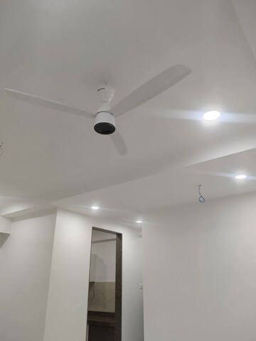 Furnished Amenities in 2 BHK Apartment at Sunteck Avenue 2, Goregaon West – for Rent