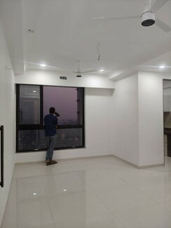 2 BHK Apartment For Rent in Sunteck Avenue 2