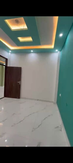 Room in 4 BHK Independent House at Krishna Nagar – for Sale
