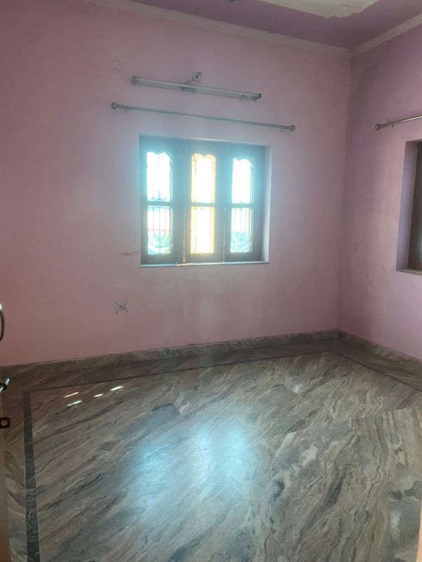 2 BHK Builder Floor For Rent in Canal Road