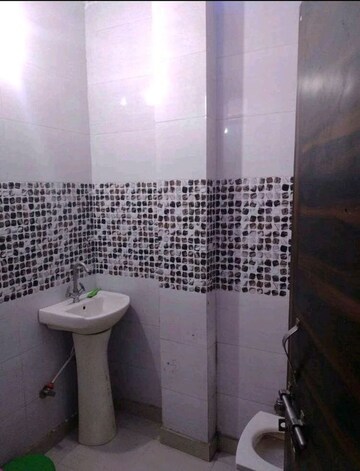 Bathroom in 1 BHK Apartment at Ansal Sushant Estate, Sector 52 – for Sale