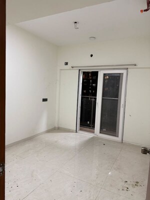 Room in 3 BHK Apartment at Goregaon West – for Rent