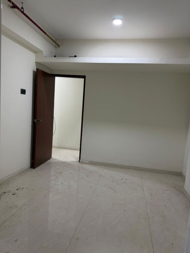 Room, goregaon west 3 Bedroom 1000 Sq.Ft. Apartment In Goregaon West Mumbai 9960808