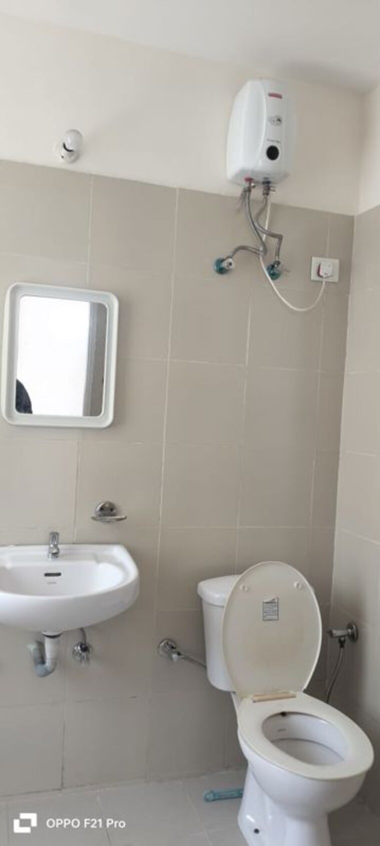 Bathroom, roots-courtyard 3 Bedroom 1750 Sq.Ft. Builder Floor In Sector 48 Gurgaon 9960810