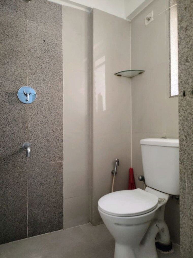 Bathroom, everest-world-aspen 2 Bedroom 600 Sq.Ft. Apartment In Dhokali Thane 9960820