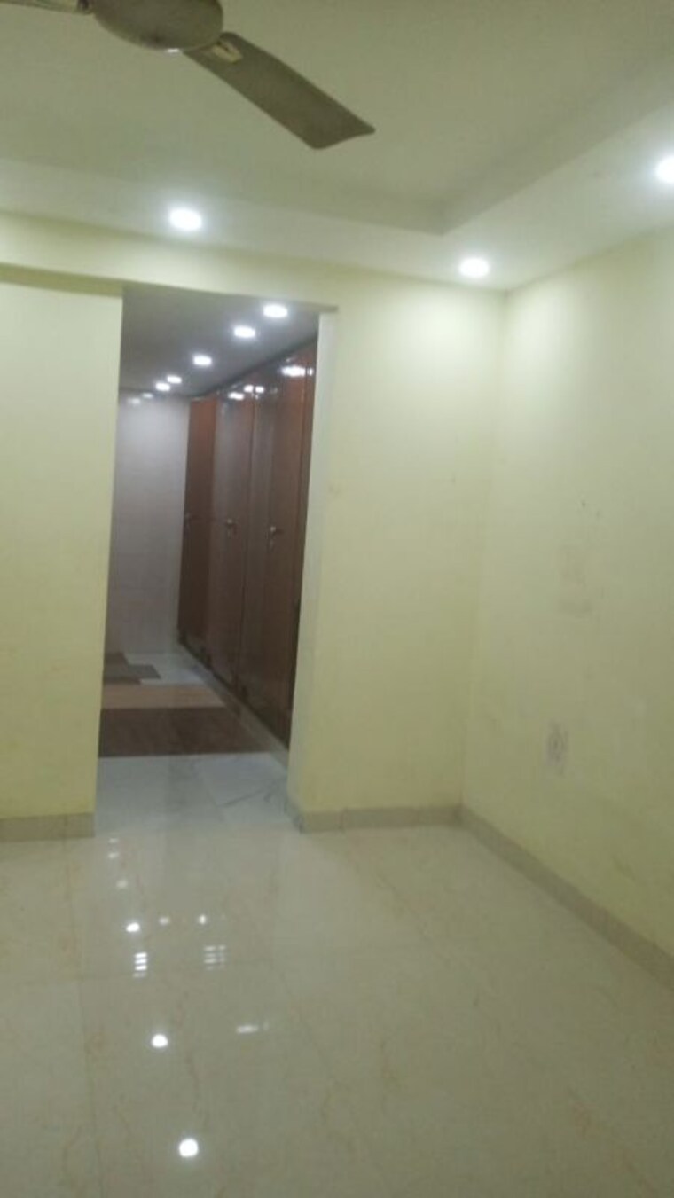 Room, sector 37 2 Bedroom 2700 Sq.Ft. Builder Floor In Sector 37 Faridabad 9960890