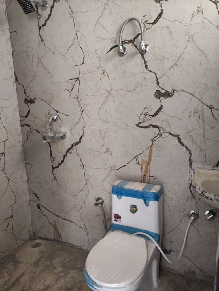 Bathroom, sunshine-apartments-sector-73 1 Bedroom 540 Sq.Ft. Builder Floor In Sector 73 Noida 9960937