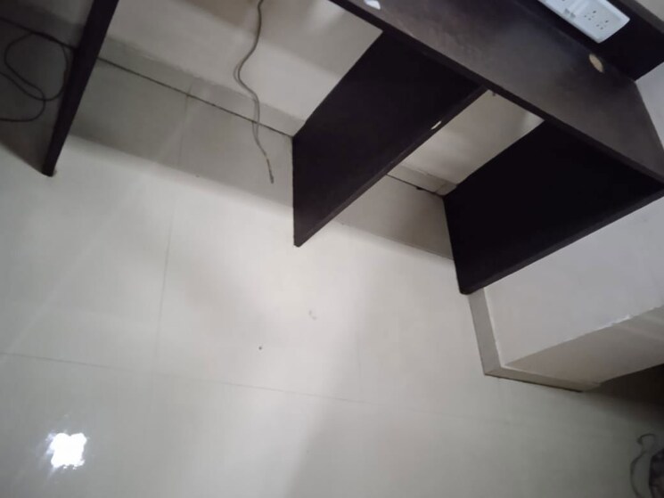 Room, naupada Commercial Office Space 430 Sq.Ft. In Naupada Thane 9960950