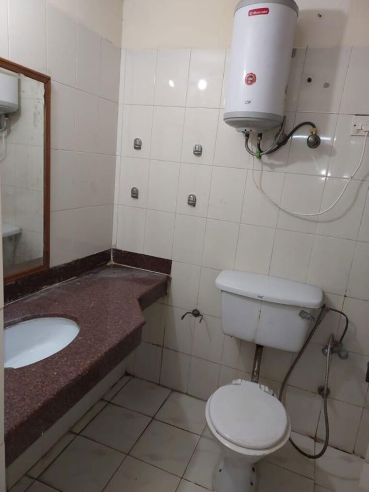 Bathroom, ansal-sushant-estate 4 Bedroom 1650 Sq.Ft. Apartment In Sector 52 Gurgaon 9960816