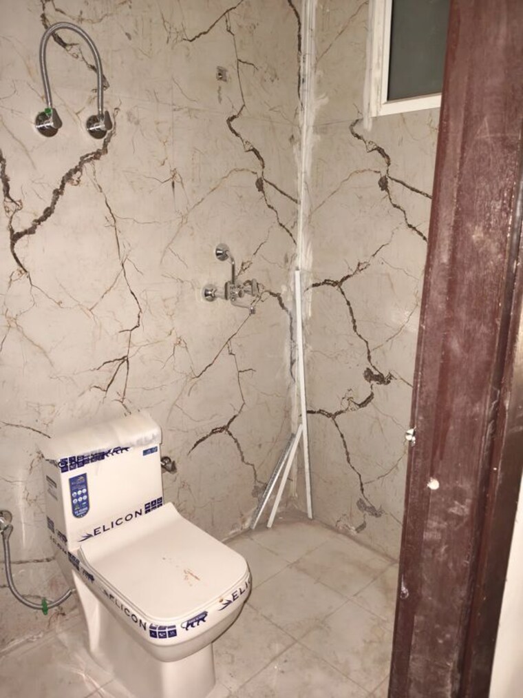 Bathroom, sunshine-apartments-sector-73 2 Bedroom 950 Sq.Ft. Builder Floor In Sector 73 Noida 9960974