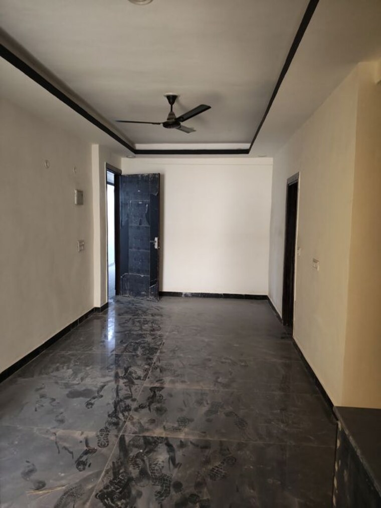 Room, sunshine-apartments-sector-73 2 Bedroom 950 Sq.Ft. Builder Floor In Sector 73 Noida 9960974