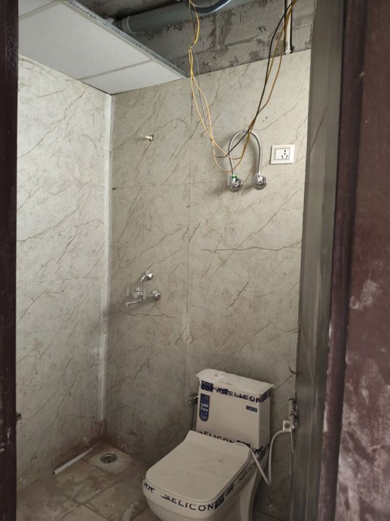 Bathroom, sunshine-apartments-sector-73 2 Bedroom 950 Sq.Ft. Builder Floor In Sector 73 Noida 9960974