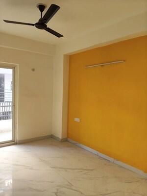 Room in 2 BHK Builder Floor at Sunshine Apartments Sector 73, Sector 73 – for Rent