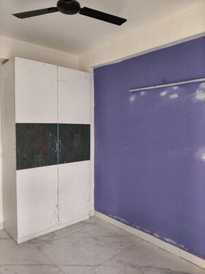 Room in 2 BHK Builder Floor at Sunshine Apartments Sector 73, Sector 73 – for Rent