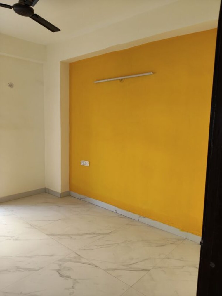 Room, sunshine-apartments-sector-73 2 Bedroom 950 Sq.Ft. Builder Floor In Sector 73 Noida 9960974