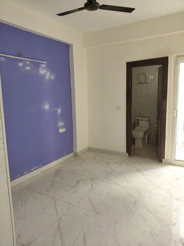 Room in 2 BHK Builder Floor at Sunshine Apartments Sector 73, Sector 73 – for Rent