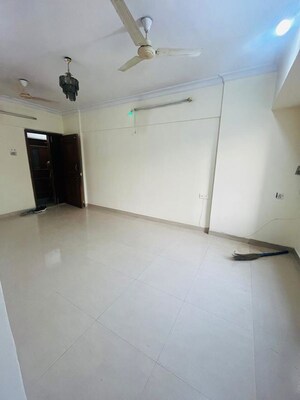 2 BHK Apartment For Rent in Satellite Garden, Goregaon East