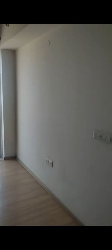 Room in 3 BHK Apartment at DLF Regal Gardens, Sector 90 – for Sale