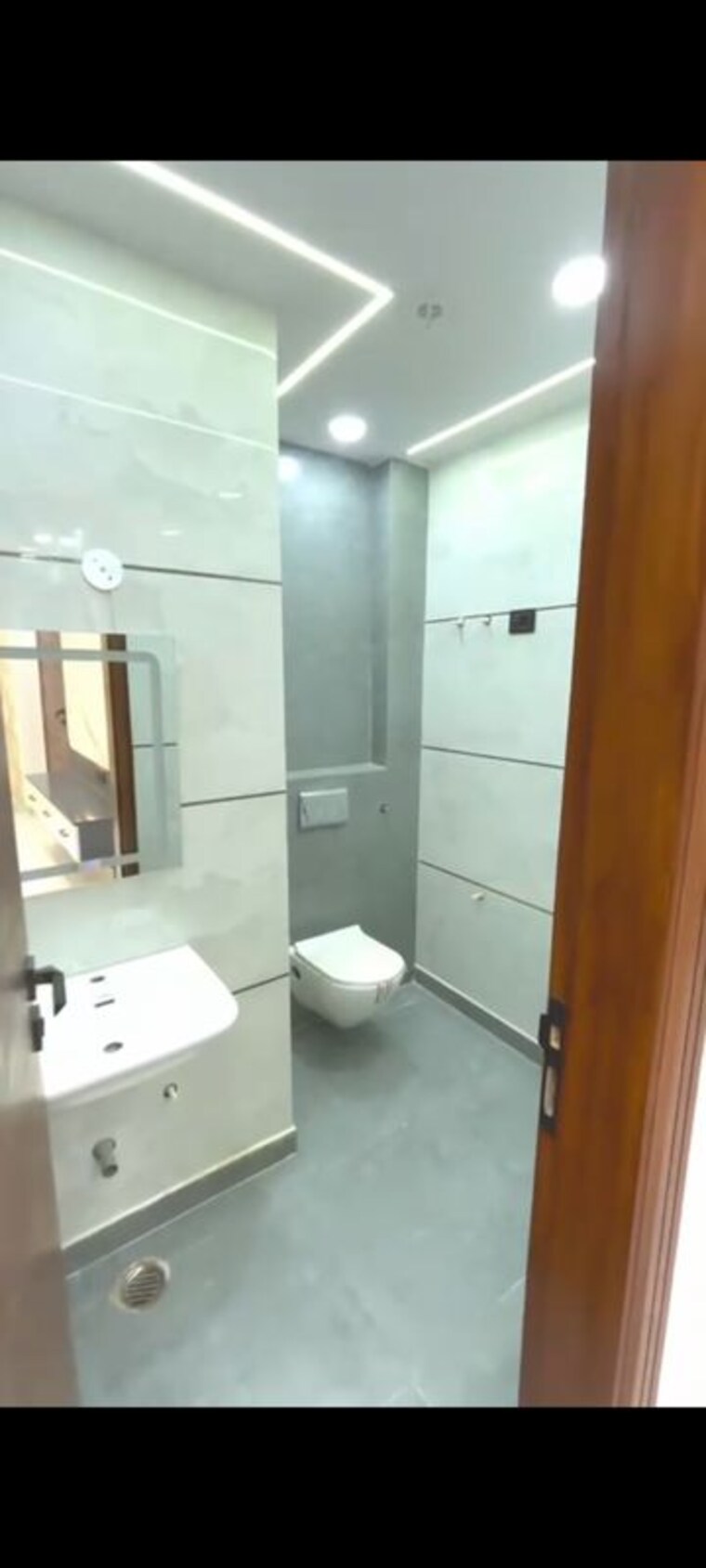 Bathroom, uttam nagar 3 Bedroom 95 Sq.Yd. Builder Floor In Uttam Nagar Delhi 9961021