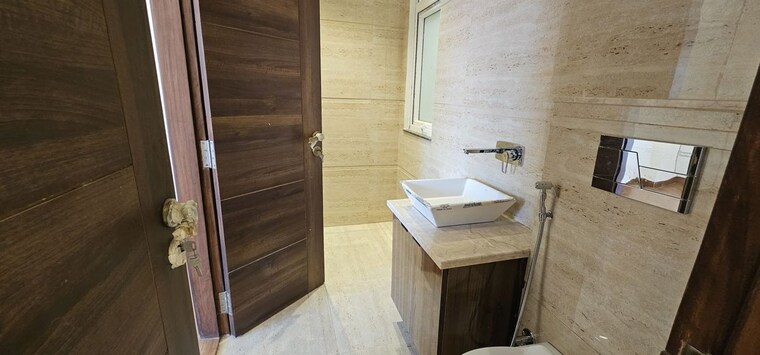 Bathroom, royal-residency-gurgaon 3 Bedroom 2259 Sq.Ft. Apartment In Sector 45 Gurgaon 9961022